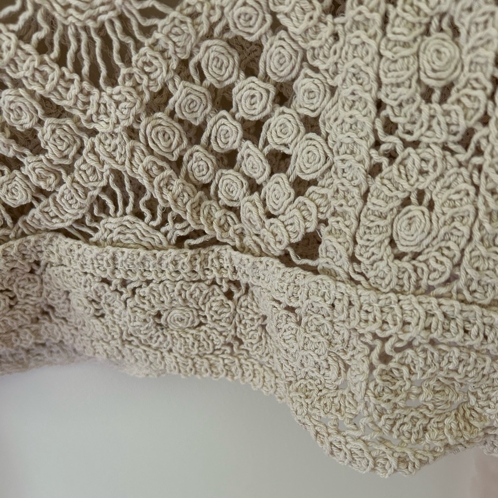 Crochet Boho-Inspired Puff Sleeve Blouse
Size: Small
EUC - Picture 11 of 11